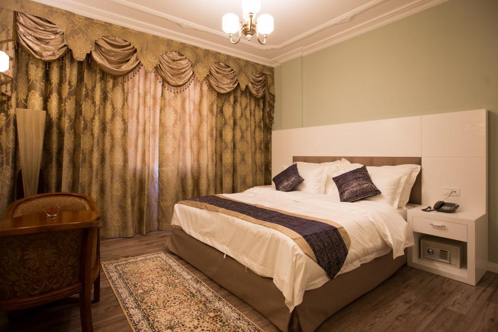 Hotel Britania Kamez Buitenkant foto