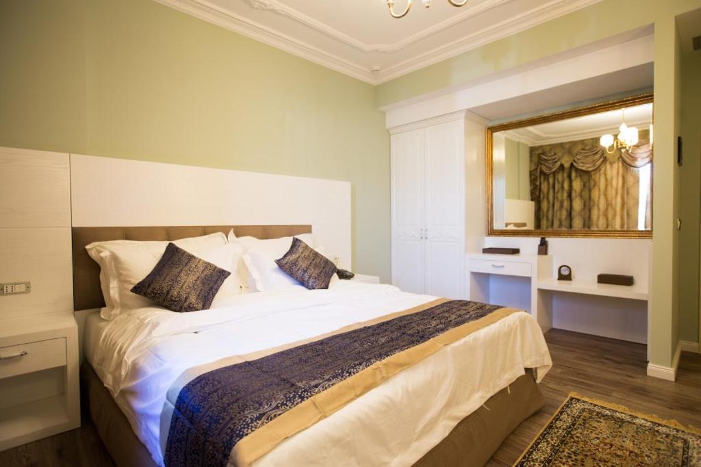 Hotel Britania Kamez Buitenkant foto