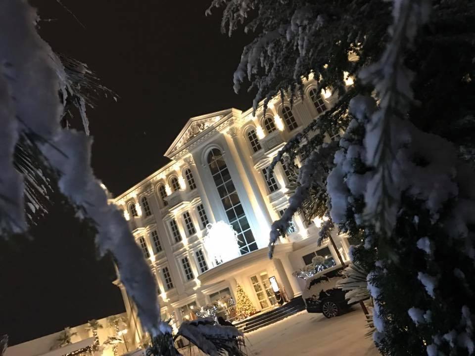 Hotel Britania Kamez Buitenkant foto
