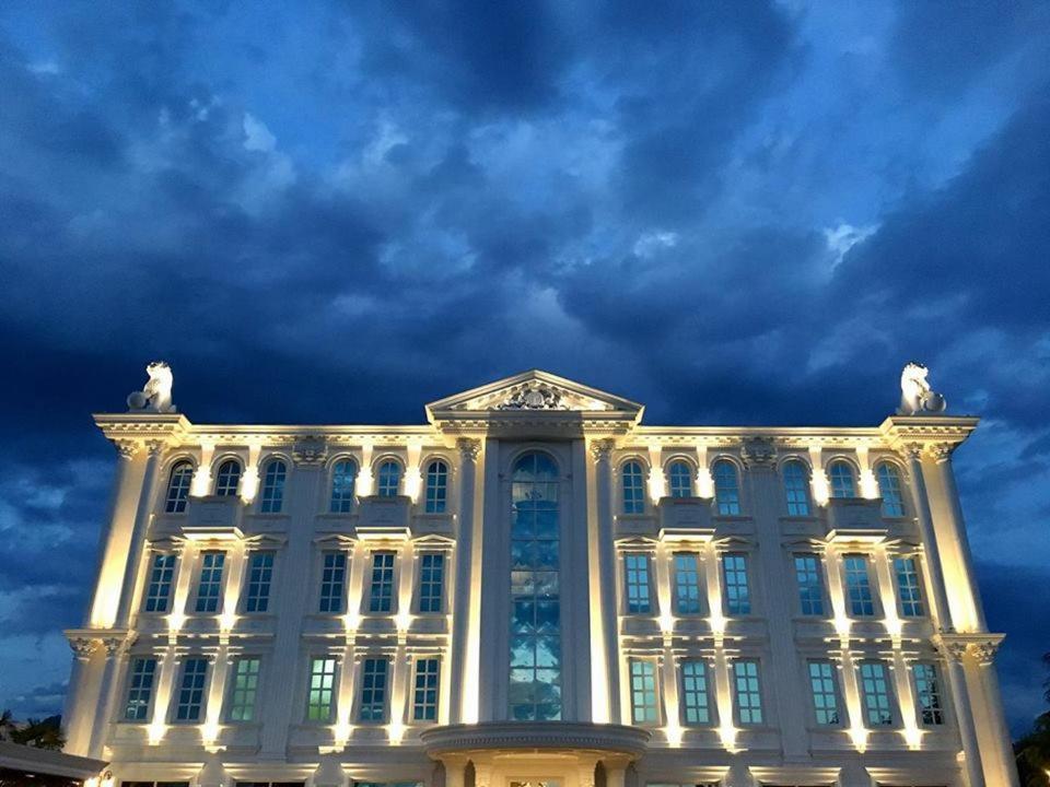 Hotel Britania Kamez Buitenkant foto
